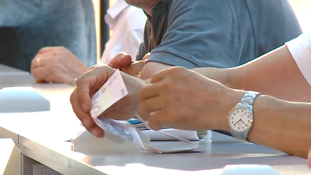 Suficiti arrin në 412 mln euro! Shqiptarët mbushin buxhetin e shtetit, por investimet qëndrojnë në vendnumëro