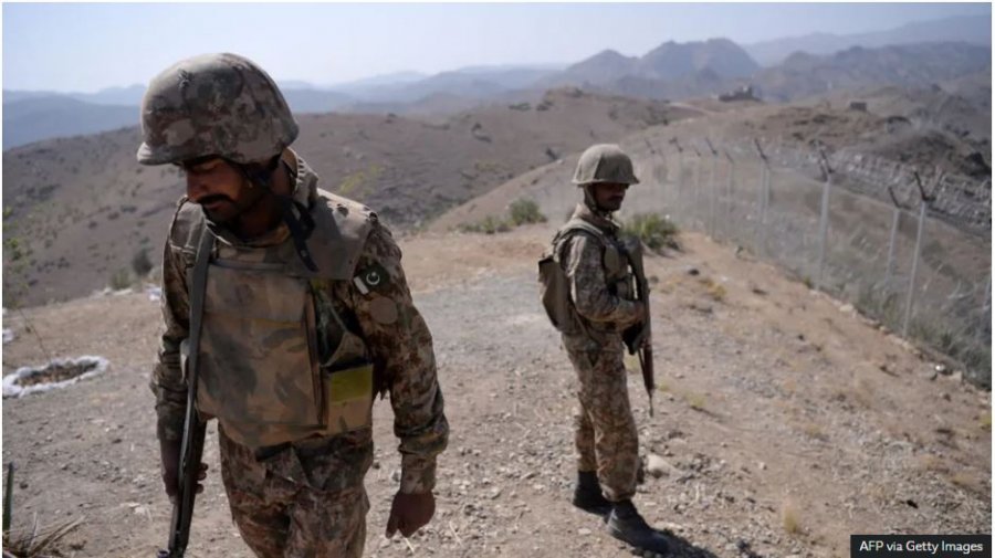 Sulmi me bombë në Pakistan vret të paktën 13 ushtarë, akuzohet India, reagon Delhi