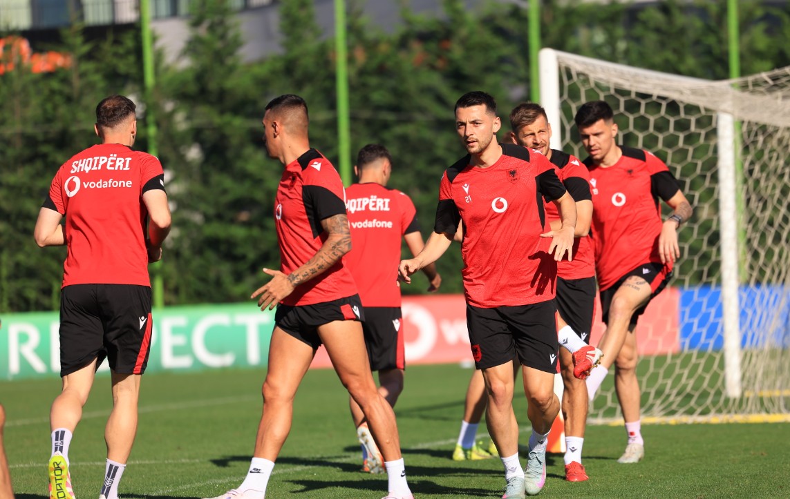 Sylvinho nuk ka dilema, ky pritet të jetë formacioni i Shqipërisë ndaj Serbisë