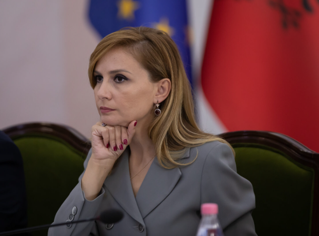 Tabaku: Rënia e euros, biznesi dhe familjet shqiptare po vuajnë pasojat