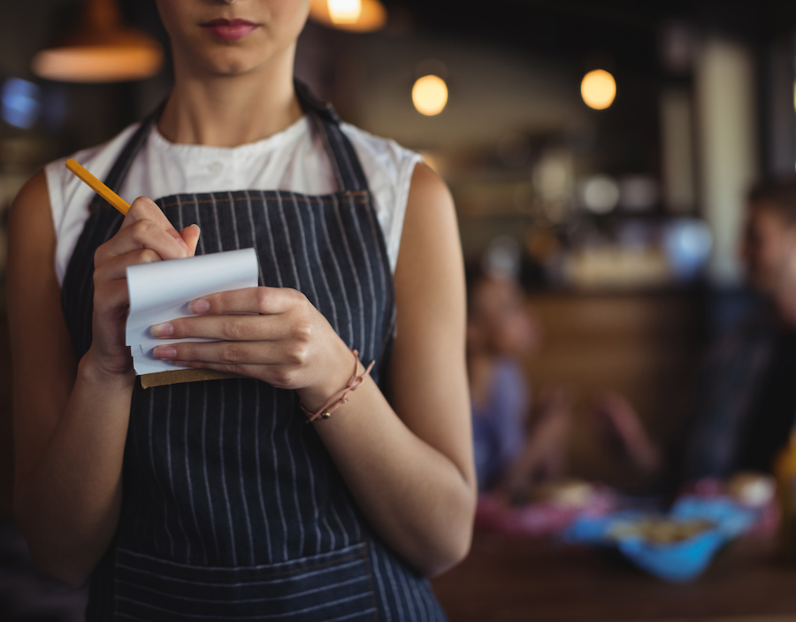 Tatimet vendosin paga referencë për turizmin, rroga e kamerierit jo më pak se 70 mijë lekë