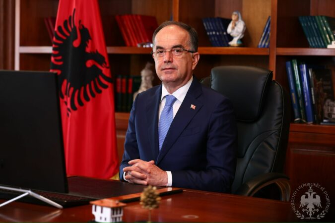 “Të thellojmë marrëdhëniet mes…”/ Presidenti Begaj shpreh mesazh urimi për fitoren e Presidentit të ri të Polonisë