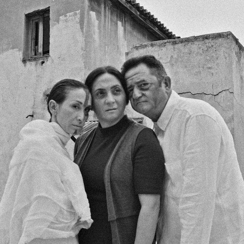 Teatri për Luftën e Kosovës “Gratë e Luftës” bënë bujë në Athinë