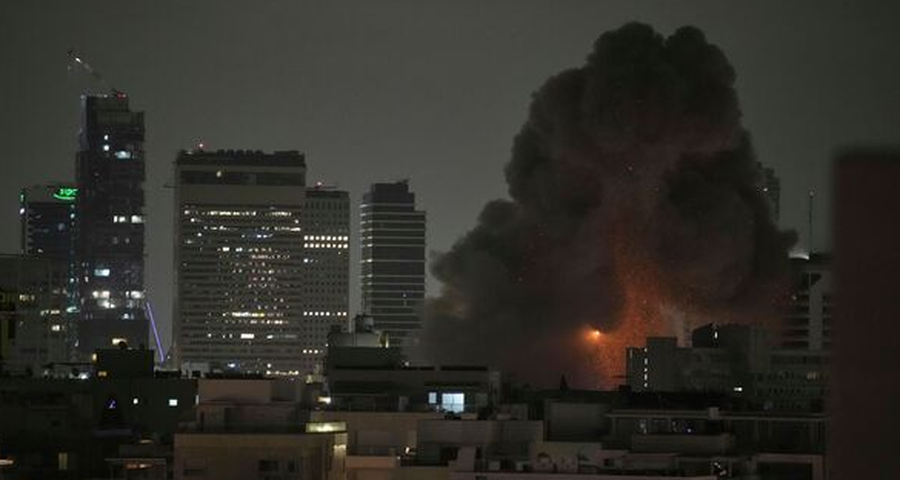 Teherani injoron thirrjen e Trump, raketat godasin ambasadën e SHBA në Izrael