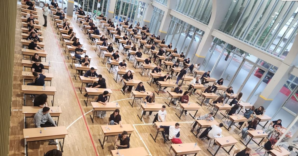 “Testet” që do u përcaktojnë të ardhmen! Nisin ethet për maturantët, sot provimi i Gjuhës së Huaj