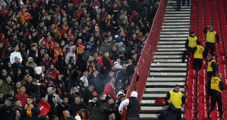 Tifozat Kuq e Zi kanë një mesazh të rëndësishëm para ndeshjes