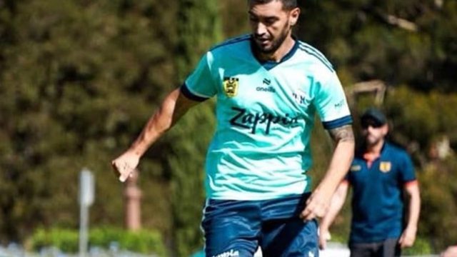 Tragjike/ Futbollisti shqiptar bie nga kati i tetë i restorantit dhe ndërron jetë