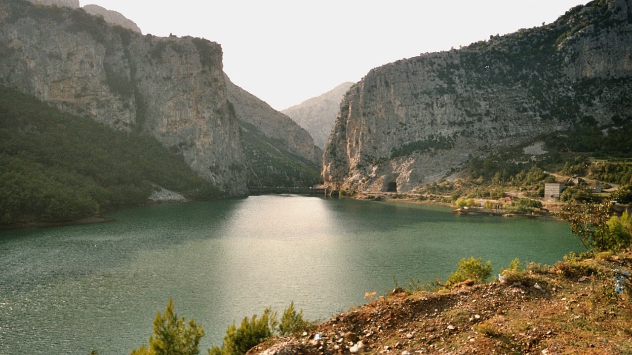 Tragjike në Mat! Po lahej në lumë me kushërinjtë, mbytet 22-vjeçari