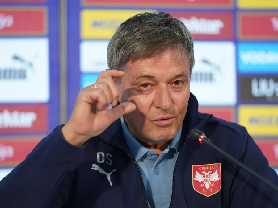 Trajneri i Serbisë shpërthen në konferencë, sulmon lojtarët para ndeshjes me Shqipërinë: Jap dorëheqjen menjëherë nëse…