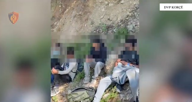 Transportonte drejt Tiranës 8 emigrantë nga vendet e treta/ Në kërkim 26 vjeçari