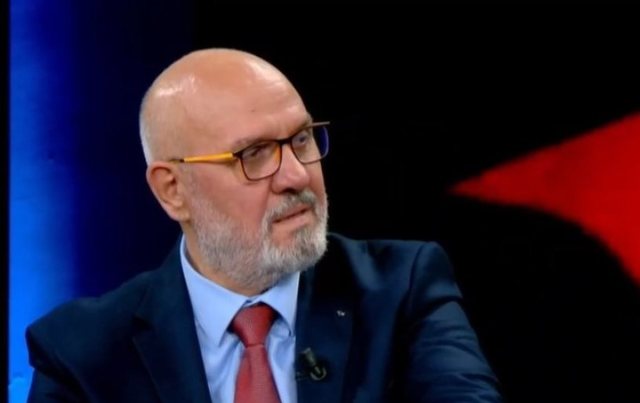 “Treni bullgar është një mashtrim për të mbuluar dështimin”, Petraj reagon ashpër: Rinumërimi i kutive e turpëroi PD-në