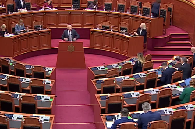 Tritan Shehu përplaset me Spiropalin: Kaloni urgjent ligjin që njeh vetëm 2 gjini