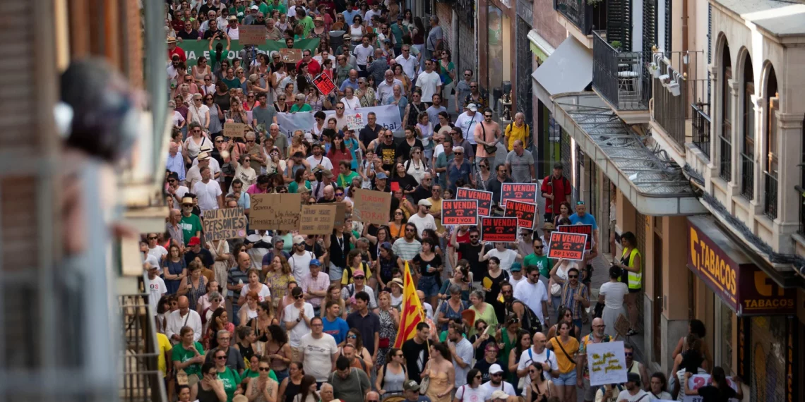 Turizmi masiv/ “The Telegraph”: Një paralajmërim për Shqipërinë!