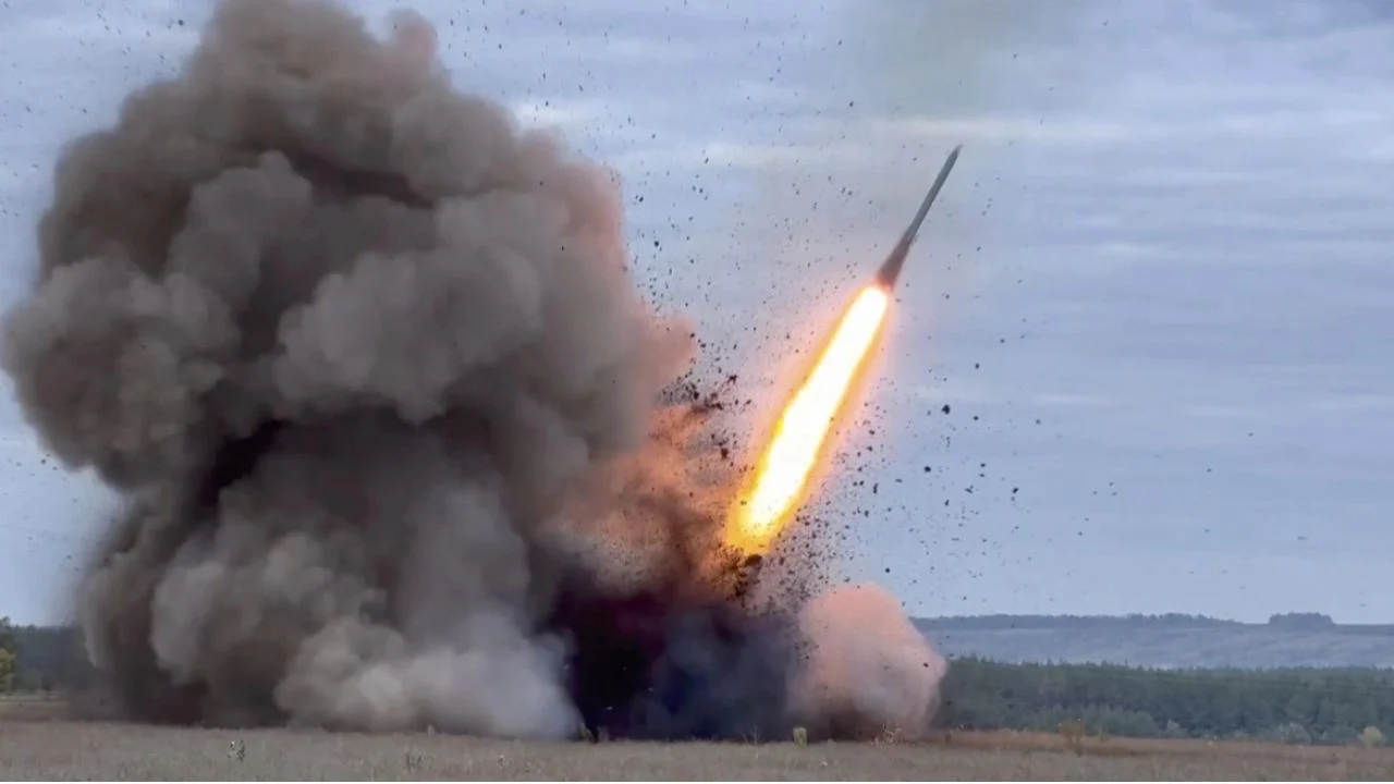 Ushtria ukrainase godet një fabrikë baruti dhe një depo armësh në territorin rus