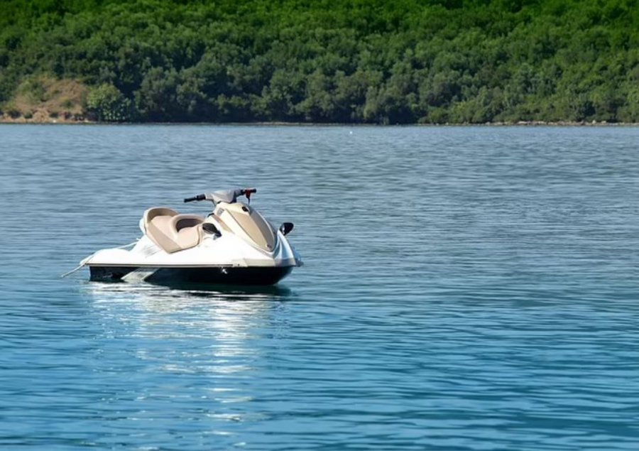Vdekja e truistit britanik te ‘Shkëmbi i Kavajës’/ Daily Mail: Kompanitë që lëshojnë Jet Ski me qira, të lidhur me policë të korruptuar