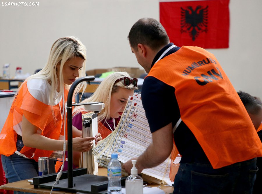 Vendimi i KAS: Të rinumërohen të gjitha fletët e votimit në qarkun Fier