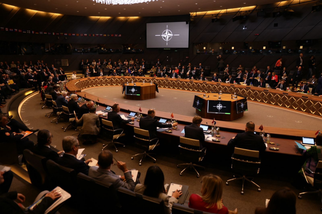 Vengu në Bruksel, takim me Ministrat e Mbrojtjes së NATO-s