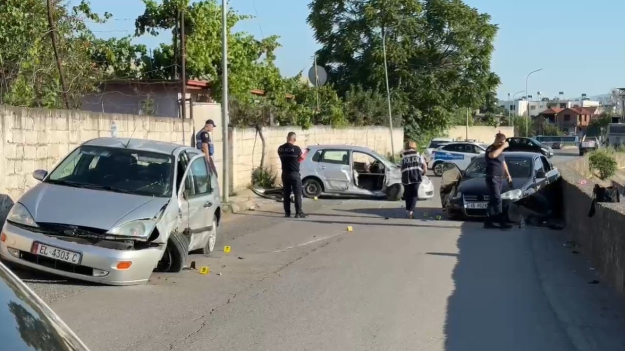 VIDEO/ Aksident i trefishtë në Elbasan, plagosen tre drejtuesit e mjeteve dhe dy pasagjerë