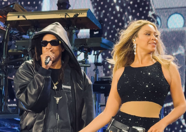 VIDEO/ Surpriza në Paris, Jay-Z dhe Beyonce performojnë bashkë në skenë pas 7 vitesh