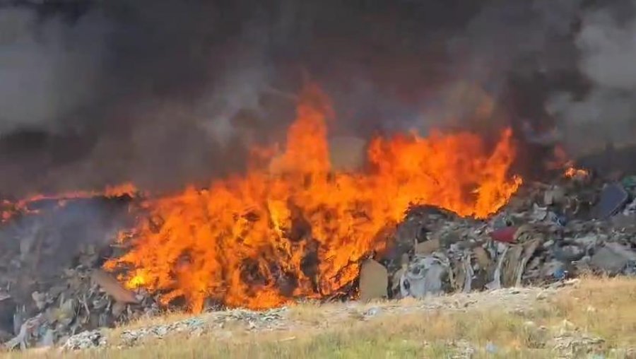 VIDEO/ Vlora turistike sipas rilindjes! Rindizet zjarri tek fusha e mbetjeve, qyteti mbulohet nga tymi kancerogjen