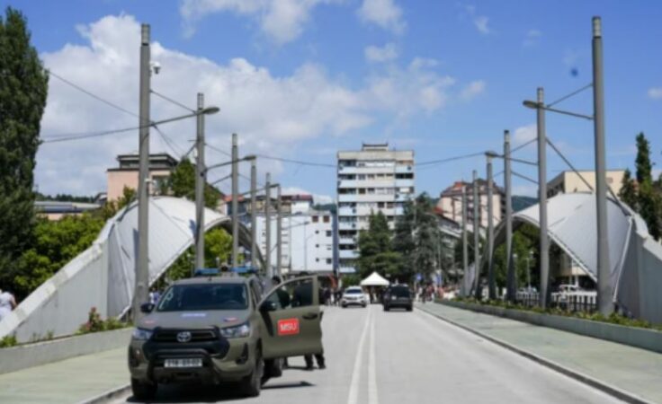 “Vijojmë me prezencën ushtarake dhe patrullimet”/ Misioni i KFOR, Kryeministri Kurti lajmëron ndërtimin e 2 urave