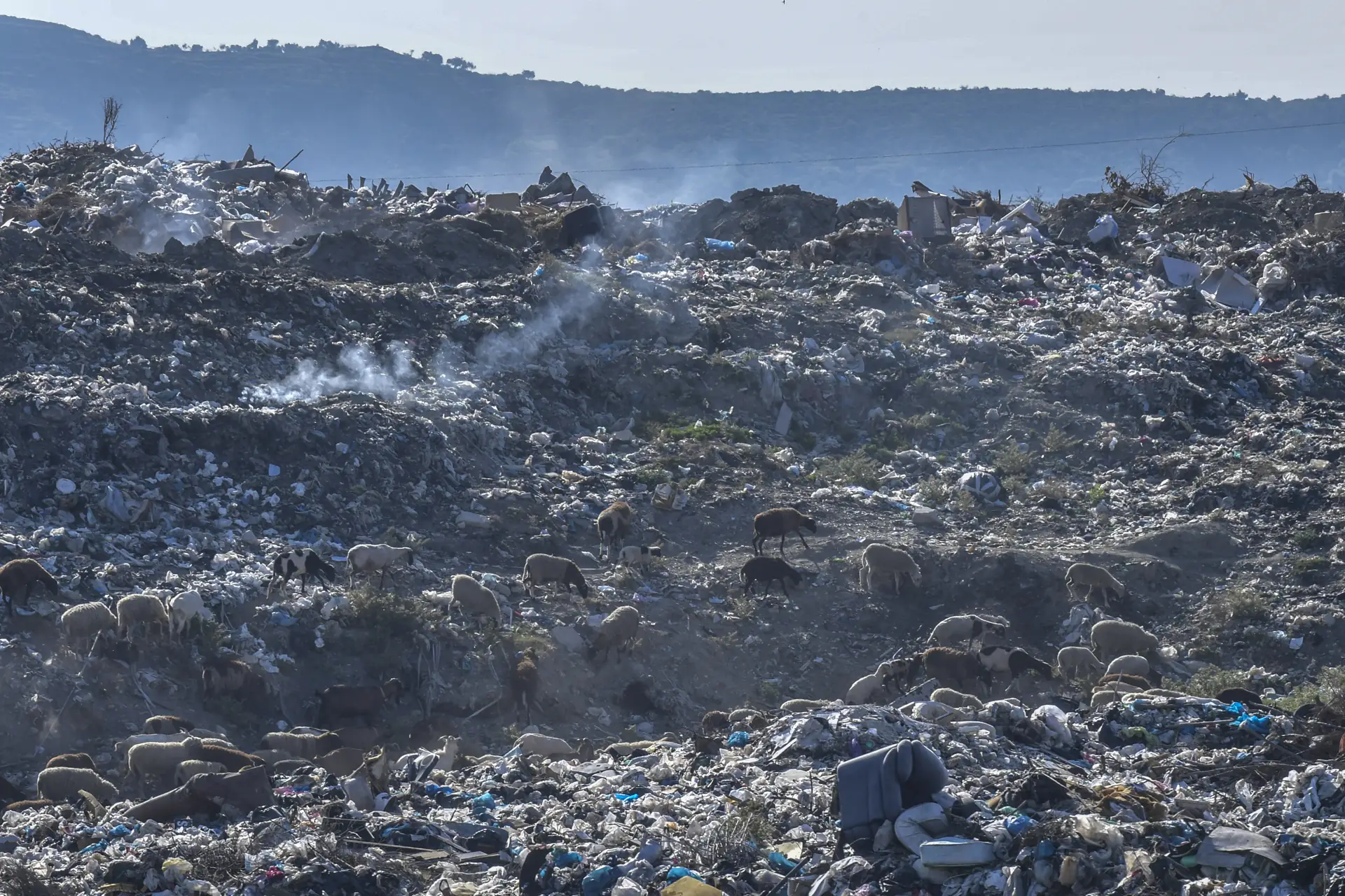 Vlora turistike me djegie mbetjesh