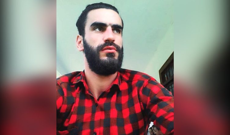 Vrau me thikë kushëririn, Hazbi Velsula “kyç” gojën në gjykatë, 31-vjeçari lihet në burg