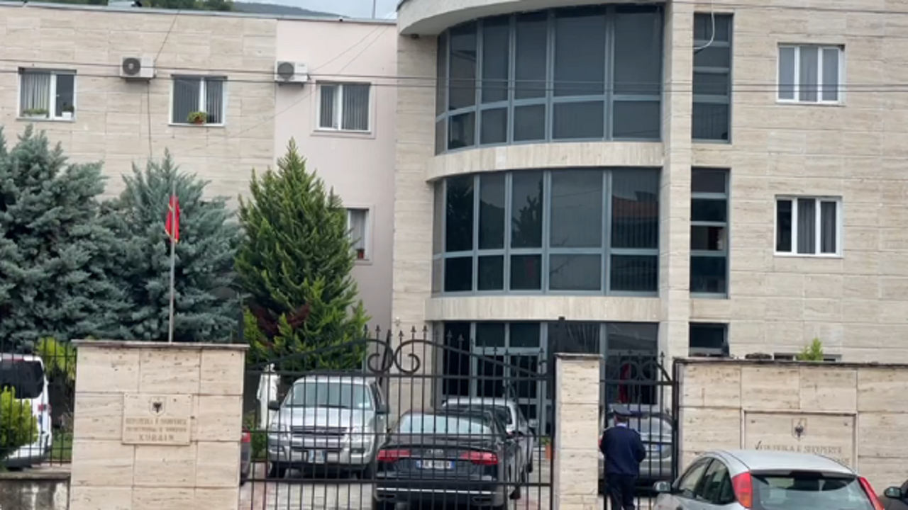 Vrau të miturin për t’i vjedhur aksesorët me vlerë, dënohet me burg përjetë Kristian Cenaj