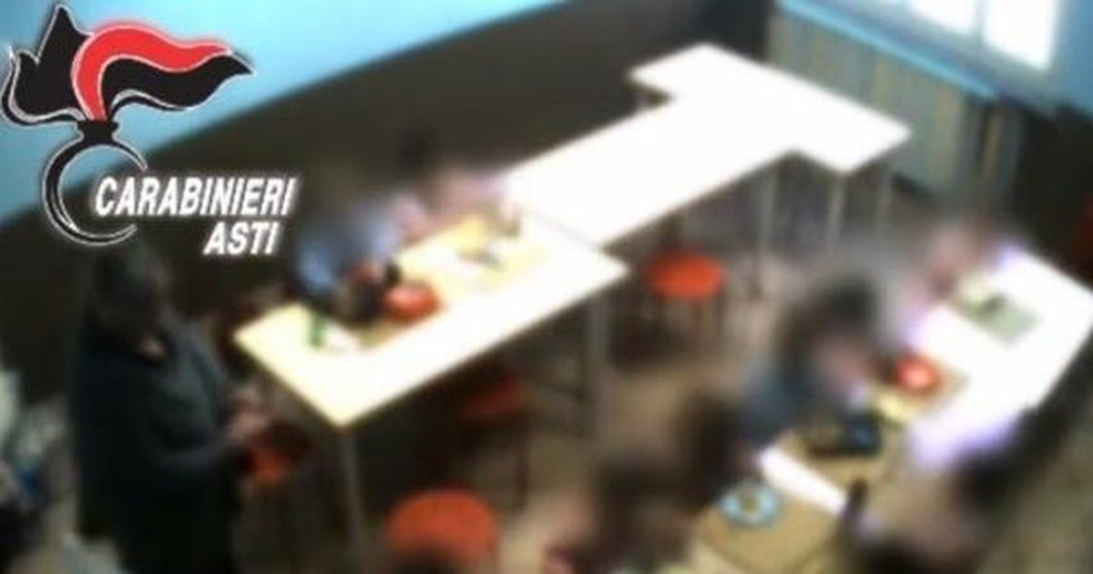 Zbulohet kopshti i ferrit për fëmijët në Itali, edukatoret u jepnin ushqime nga mbeturinat, i rrihnin dhe ofendonin