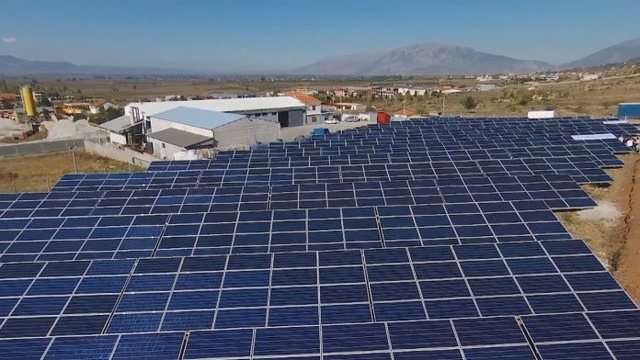 Zhvillimi i energjisë diellore, miratohet ndërtimi i centralit fotovoltaik 82 MW në Fier