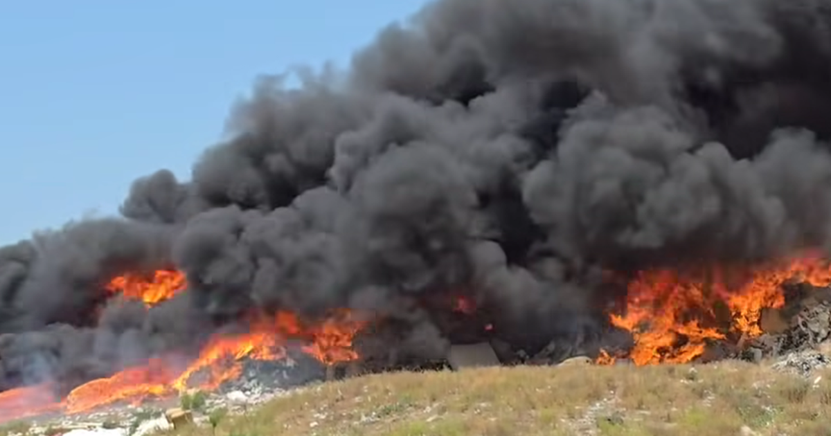 Zjarri në fushën e mbetjeve në Vlorë, nisin hetimet për Drejtorin e Ndërmarrjes së Pastrimit dhe 4 të tjerë