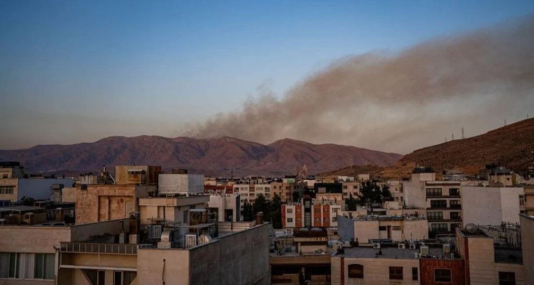Zyrtari iranian reagon pas sulmeve të SHBA-ve: Kjo nuk është hera e parë që industria jonë pëson dëme