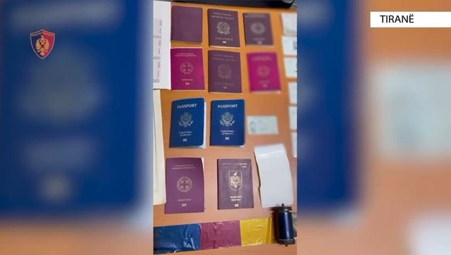 “20 mijë Euro një pasaportë”, zbulohet laboratori për falsifikim dokumentesh në Tiranë, në pranga babë e bir