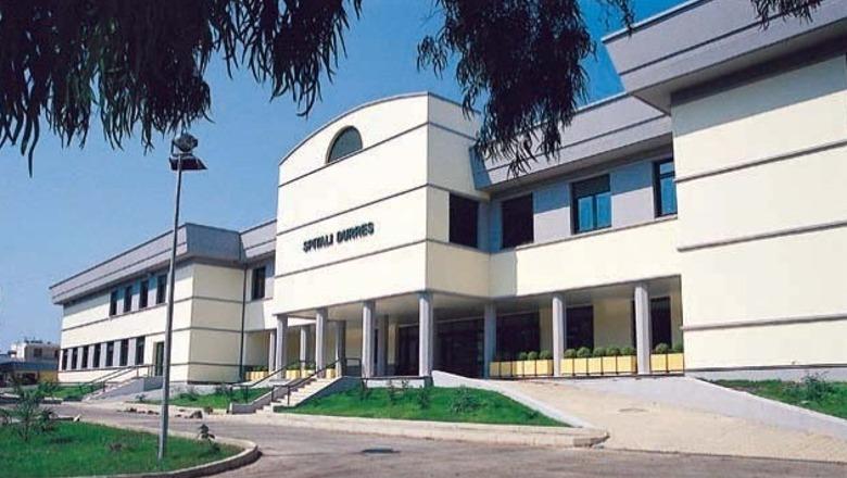 48-vjeçari pretendon se nëna e tij ndërroi jetë sepse stafi mjekësor…/ Vihen nën hetim 5 mjekë