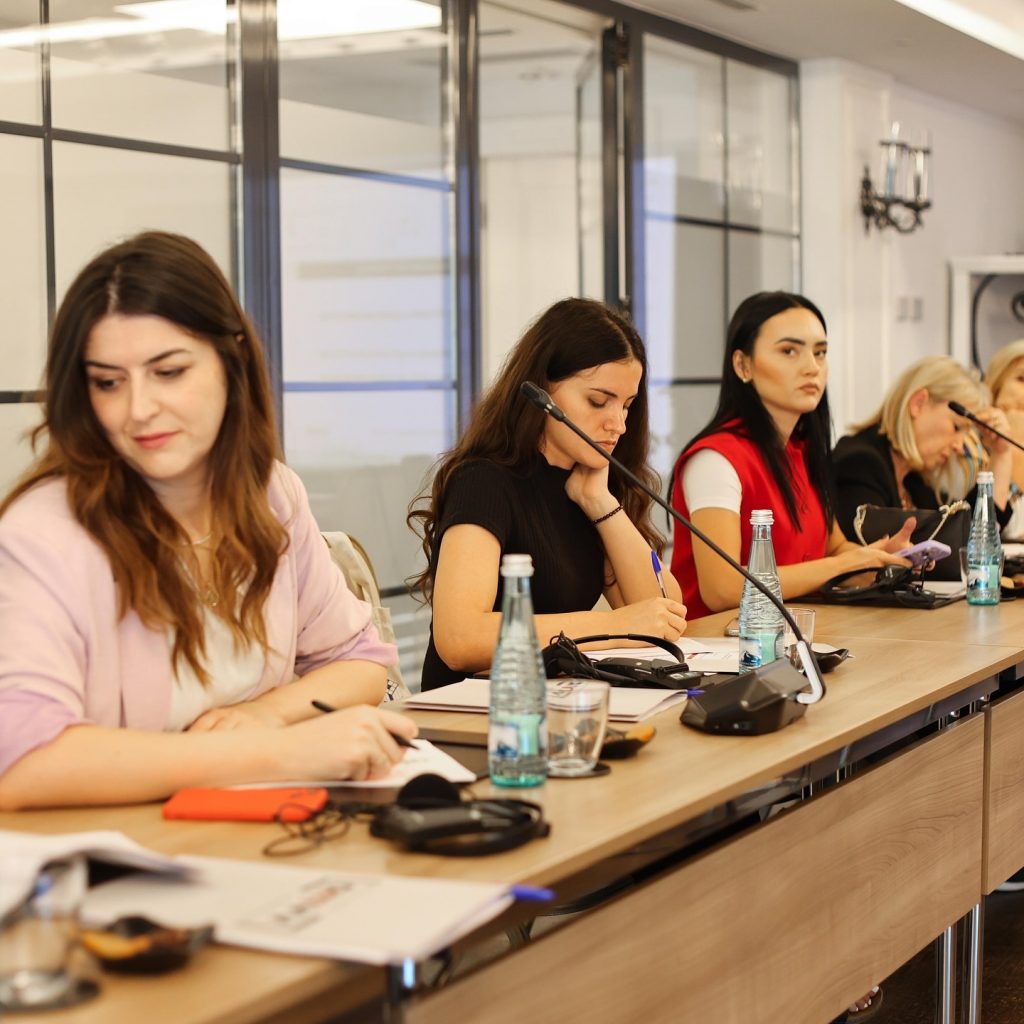 Akademia e Pushtetit Vendor do të trajnojë 26 mijë punonjës, Mazniku: Problem aftësimi dhe kualifikimi i stafeve të bashkive