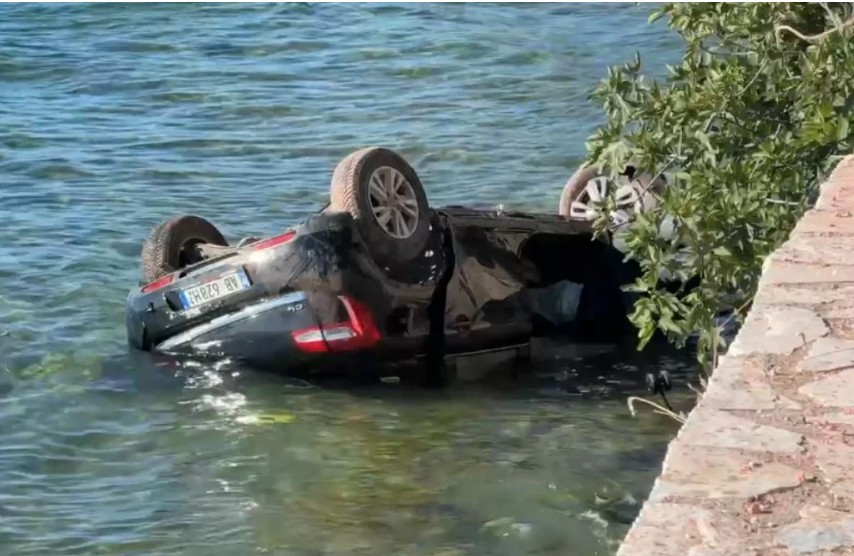 Aksident i rëndë në aksin rrugor Pogradec-Qafë Thanë, automjeti del nga rruga dhe bie në liqen