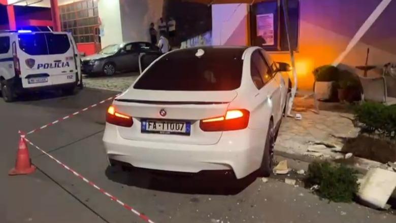 Aksident në Fushë-Arrëz/ Makina me shpejtësi të lartë përfundon në lokal, plagosen 3 gra, mes tyre pronarja