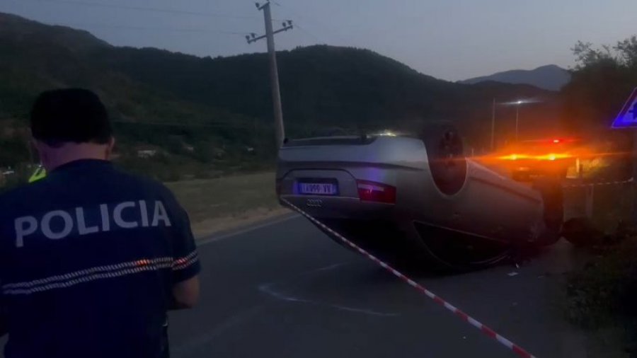 Aksident në hyrje të Fushë- Arrëzit/ Një automjet përmbyset në mes të rrugës, plagoset drejtuesi 18-vjeç