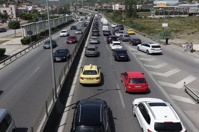 Aksident tragjik në autostradën Tiranë–Durrës, humb jetën një 66-vjeçar