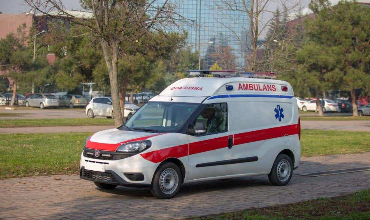 Aksident tragjik në Pejë: Një i vdekur dhe katër të lënduar