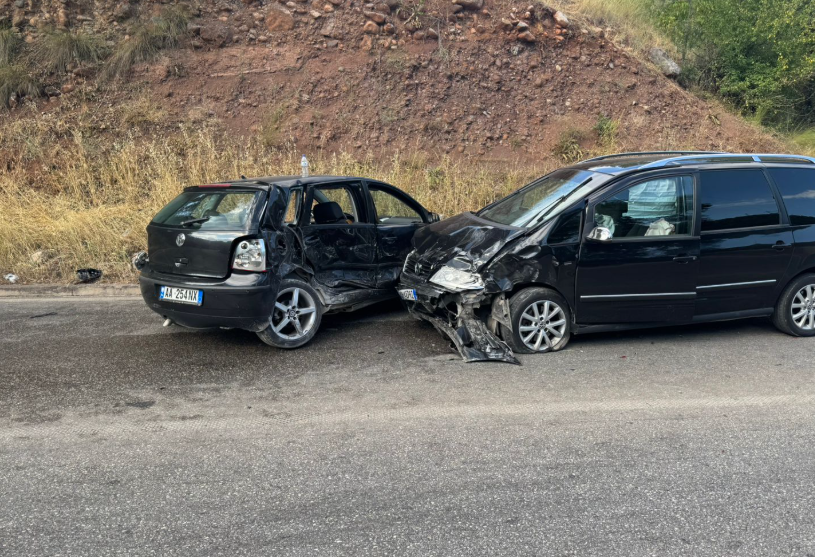 Aksidenti në aksin Librazhd-Prrenjas, 15-vjeçari transportohet te Trauma në Tiranë