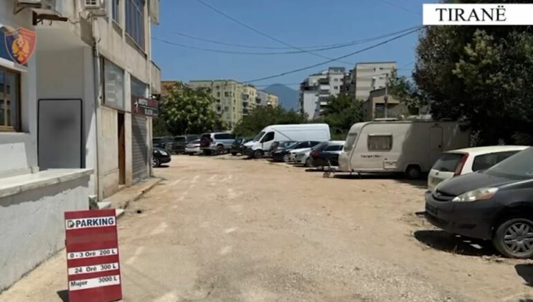 Aksioni për lirimin e hapësirave vazhdon edhe në Kryeqytet/ Procedohet 54-vjeçari që ktheu tokën publike në parkim…