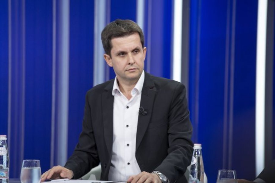 Alimehmeti paralajmëron për rreziqet shëndetësore të verës: Kujdes me ujin, ushqimin dhe infeksionet!