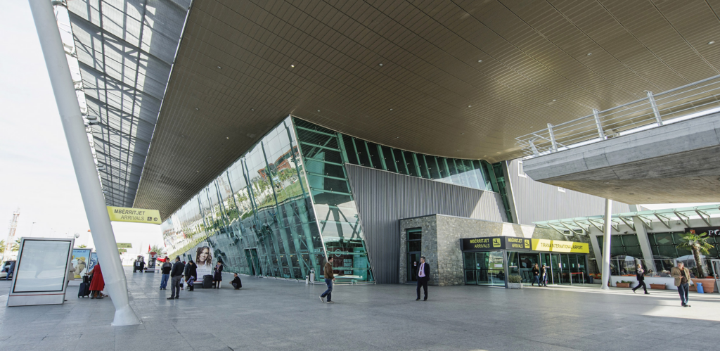 Amsterdami, një fluturim larg! Rinasi hap linjën direkte me “TUI fly”