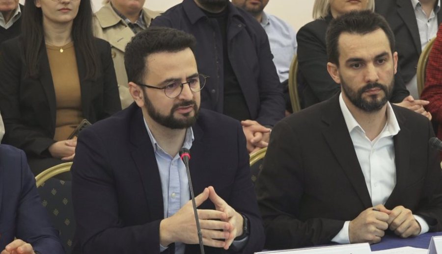 “Armik!”, Endri Shabani i kthehet ashpër Adriatik Lapajt: Ku ta dija unë i ngrati, se armiku…