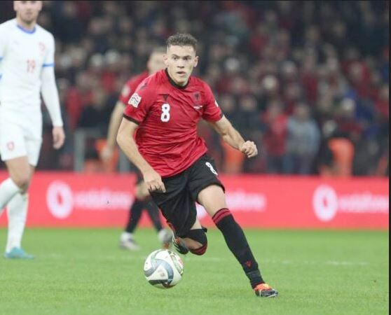 Asllani shumë i shtrenjtë, frenohen klubet e interesuara, por nuk ndalet Bolonja