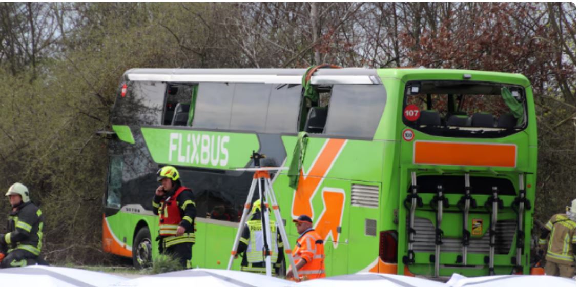 Autobusi rrokulliset në Gjermani, disa të lënduar rëndë
