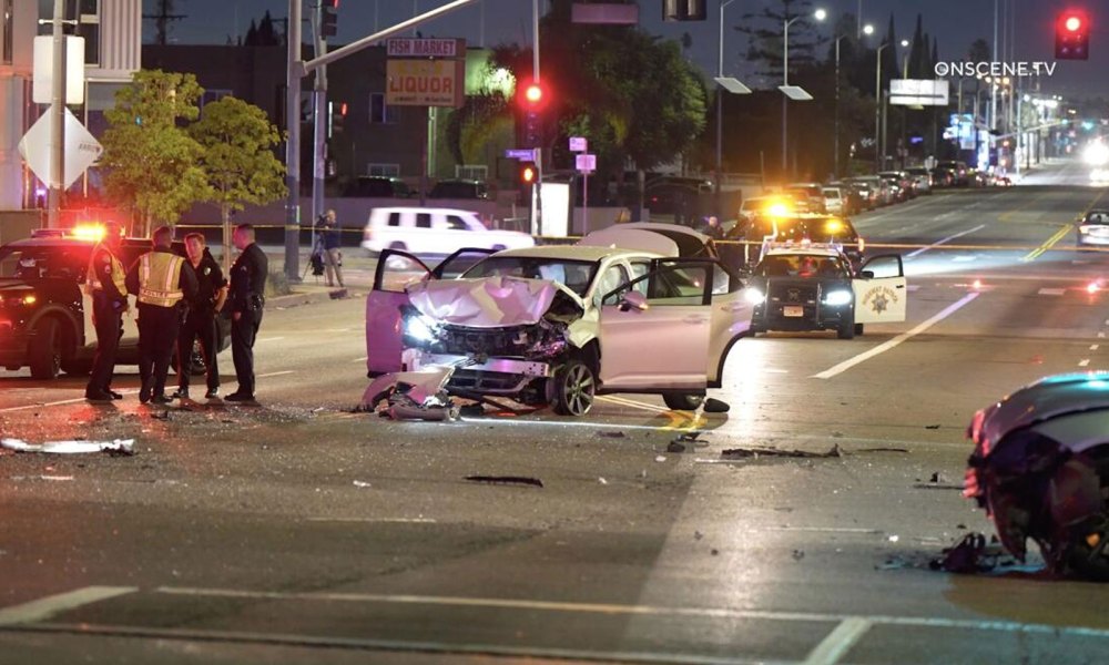 Automjeti futet në mes të turmës së njerëzve, rreth 30 persona të lënduar