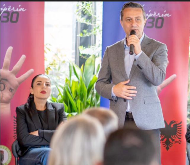 Balluku dhe Klosi hakmerren ndaj Subashit dhe tatimeve të Fierit, ushtari Skënder Hitaj përgatiti dosjen që ja…