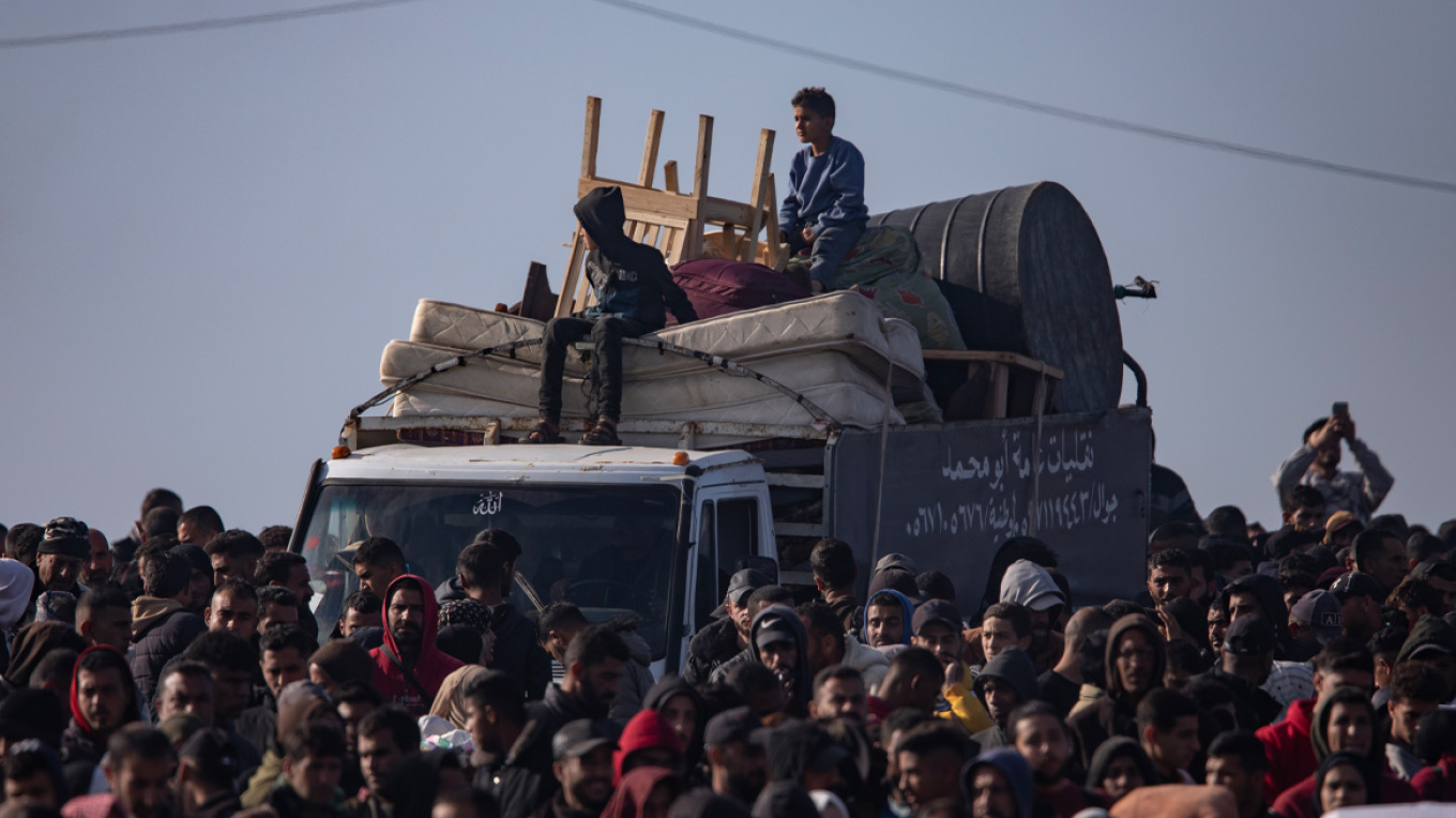 Bandat vjedhin ndihmat në Gaza, shumë pak shpërndahen tek palestinezët